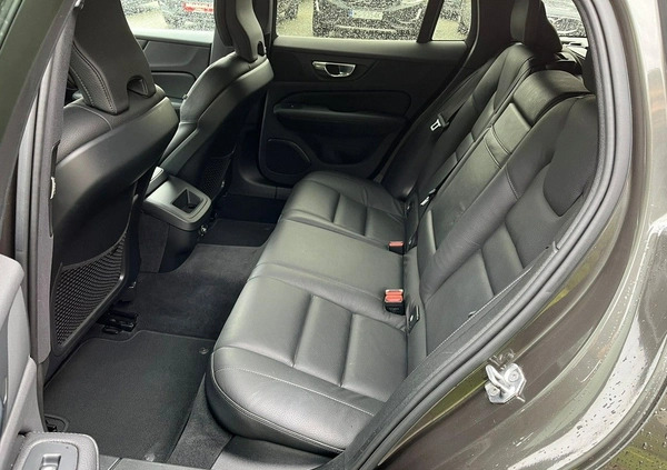 Volvo V60 cena 75900 przebieg: 233900, rok produkcji 2019 z Działdowo małe 466